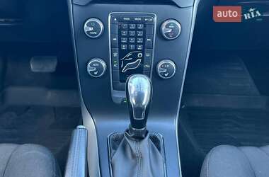 Хэтчбек Volvo V40 2013 в 