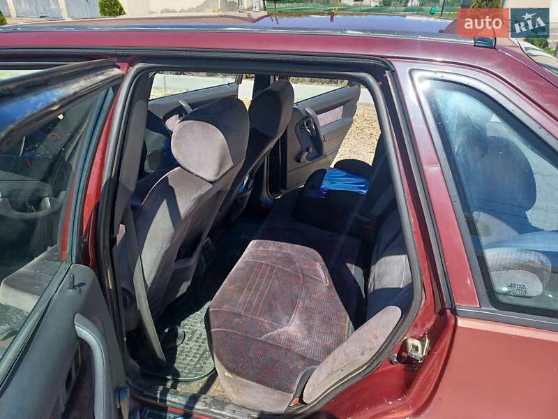 Універсал Volvo V40 1996 в Старому Самборі
