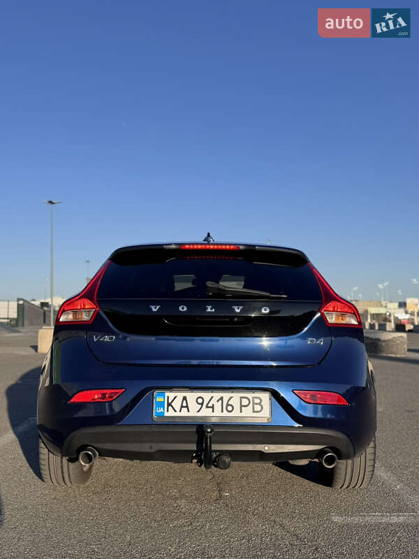Хэтчбек Volvo V40 2014 в Киеве
