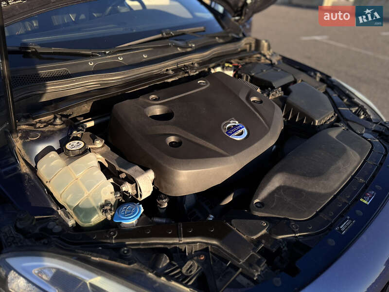 Хэтчбек Volvo V40 2014 в Киеве