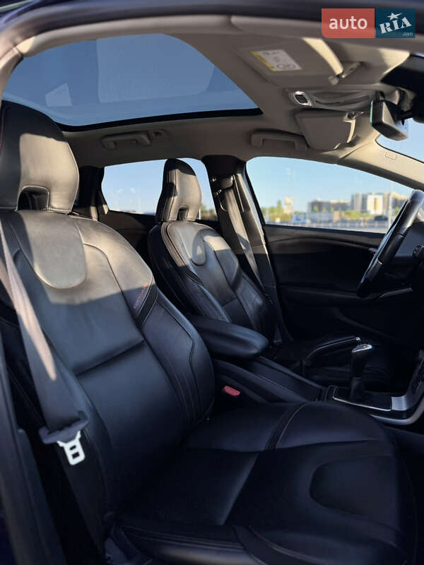 Хэтчбек Volvo V40 2014 в Киеве