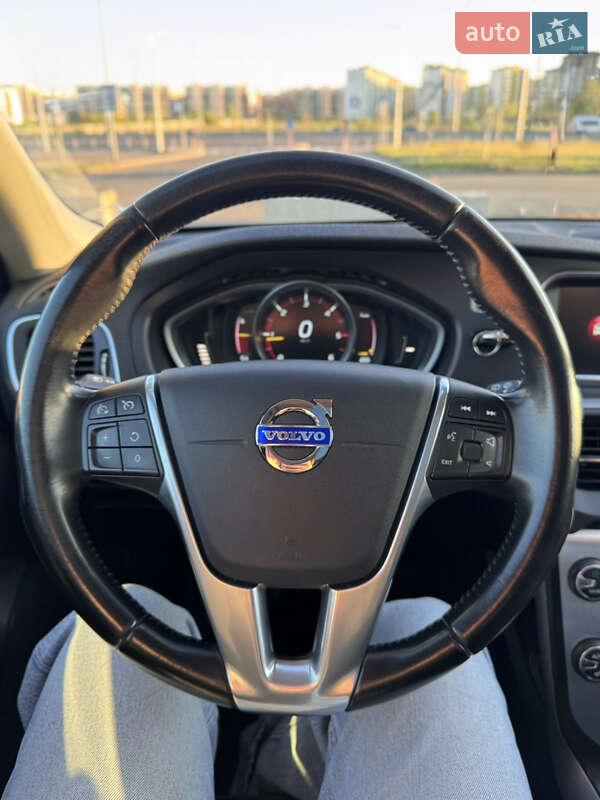 Хэтчбек Volvo V40 2014 в Киеве