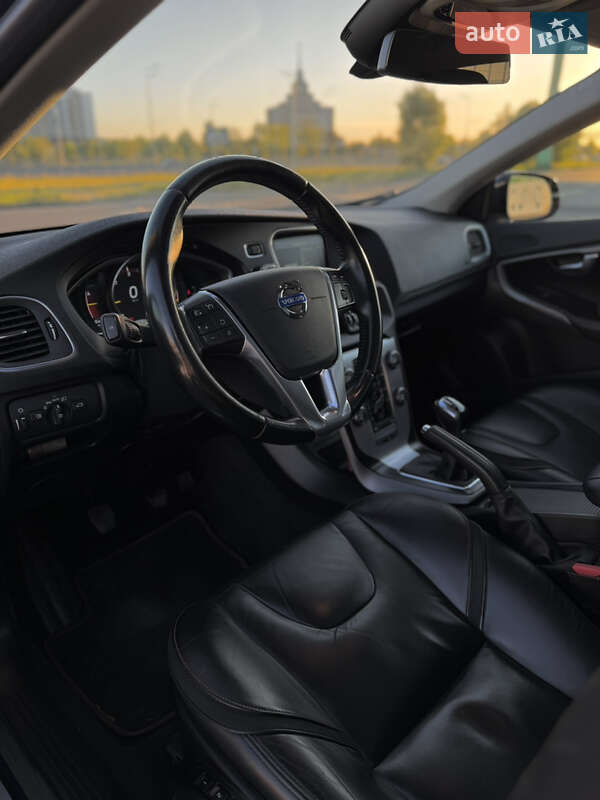Хэтчбек Volvo V40 2014 в Киеве