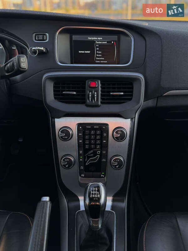 Хэтчбек Volvo V40 2014 в Киеве