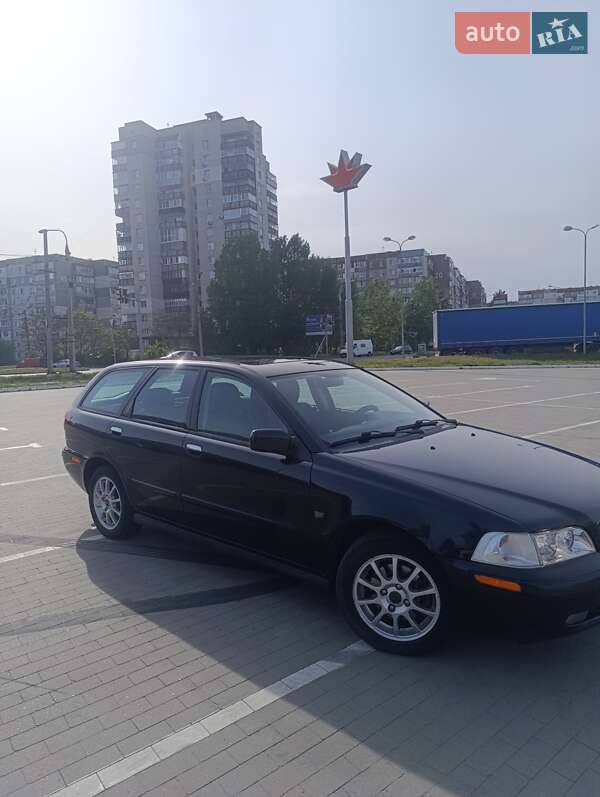 Универсал Volvo V40 2003 в Сумах