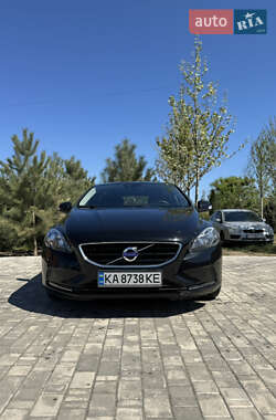 Хэтчбек Volvo V40 2015 в 