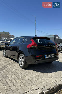 Хэтчбек Volvo V40 2015 в 