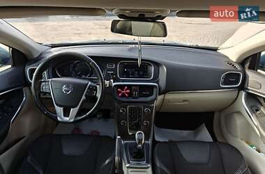 Хэтчбек Volvo V40 2012 в 