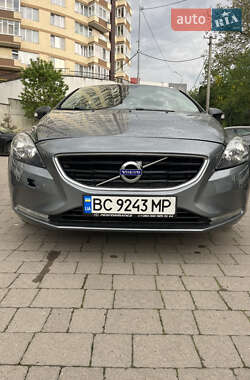 Хэтчбек Volvo V40 2015 в 