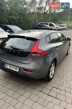 Хэтчбек Volvo V40 2015 в 