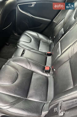 Хэтчбек Volvo V40 2015 в 