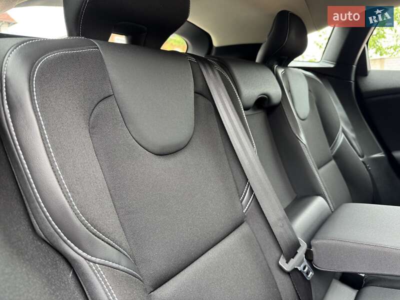 Хетчбек Volvo V40 2013 в Стрию
