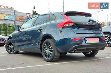 Хэтчбек Volvo V40 2012 в 