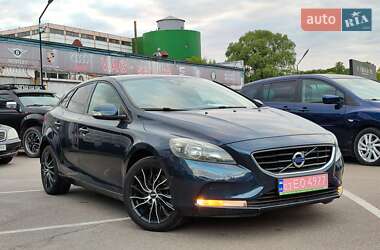 Хэтчбек Volvo V40 2012 в 