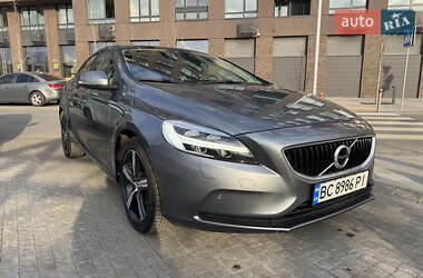 Хэтчбек Volvo V40 2017 в 