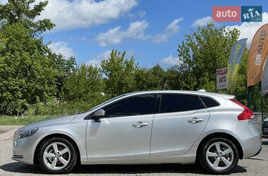 Хэтчбек Volvo V40 2014 в 