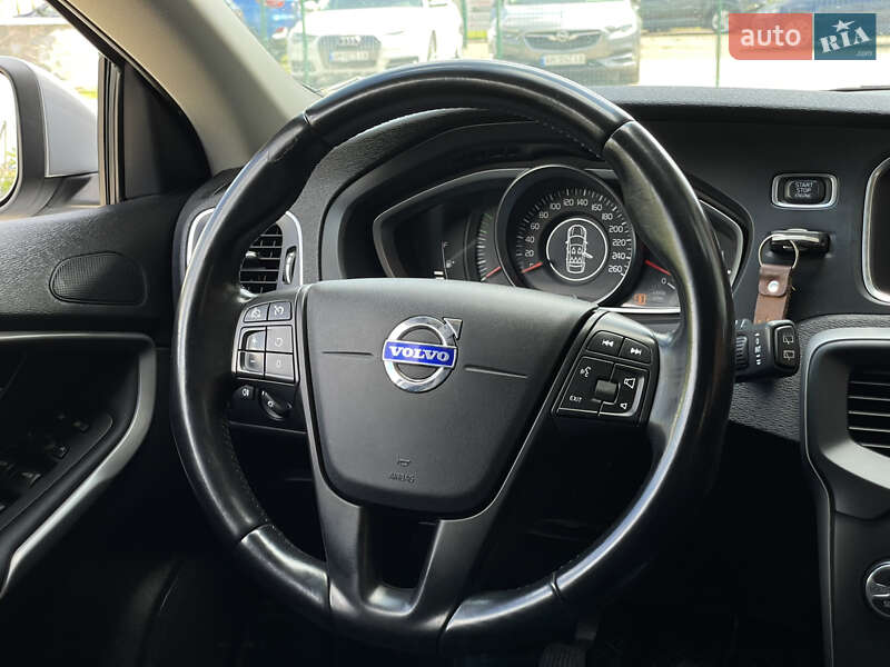 Хэтчбек Volvo V40 2014 в Бердичеве