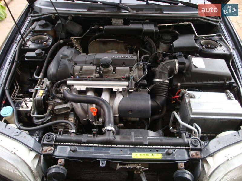 Універсал Volvo V40 2000 в Кам'янському