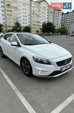 Хэтчбек Volvo V40 2015 в 