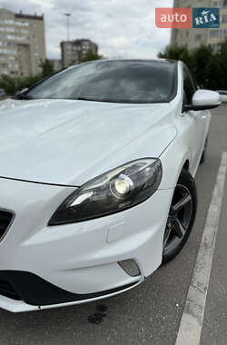 Хэтчбек Volvo V40 2015 в 