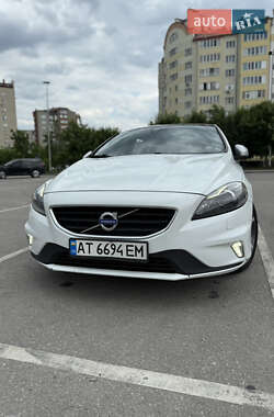 Хэтчбек Volvo V40 2015 в 