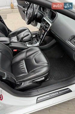 Хэтчбек Volvo V40 2015 в 