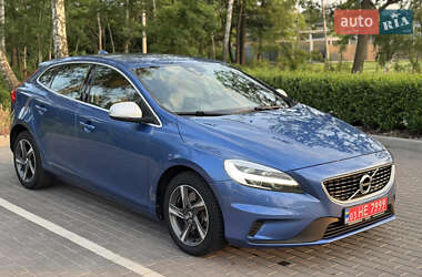 Хэтчбек Volvo V40 2017 в 