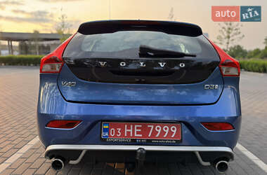 Хэтчбек Volvo V40 2017 в 