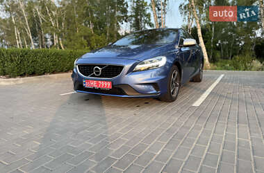 Хэтчбек Volvo V40 2017 в 