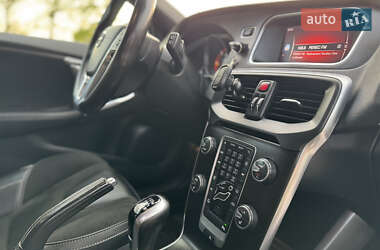 Хэтчбек Volvo V40 2017 в 