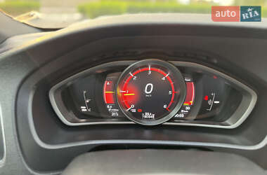 Хэтчбек Volvo V40 2017 в 
