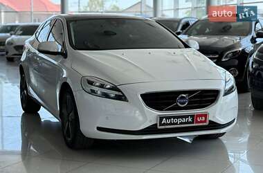 Хэтчбек Volvo V40 2018 в 