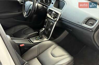Хэтчбек Volvo V40 2018 в 