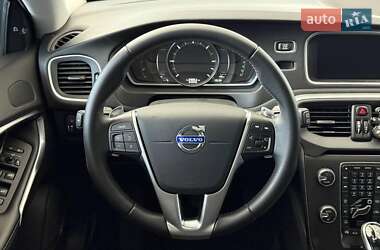 Хэтчбек Volvo V40 2018 в 