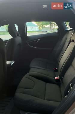 Хэтчбек Volvo V40 2014 в 