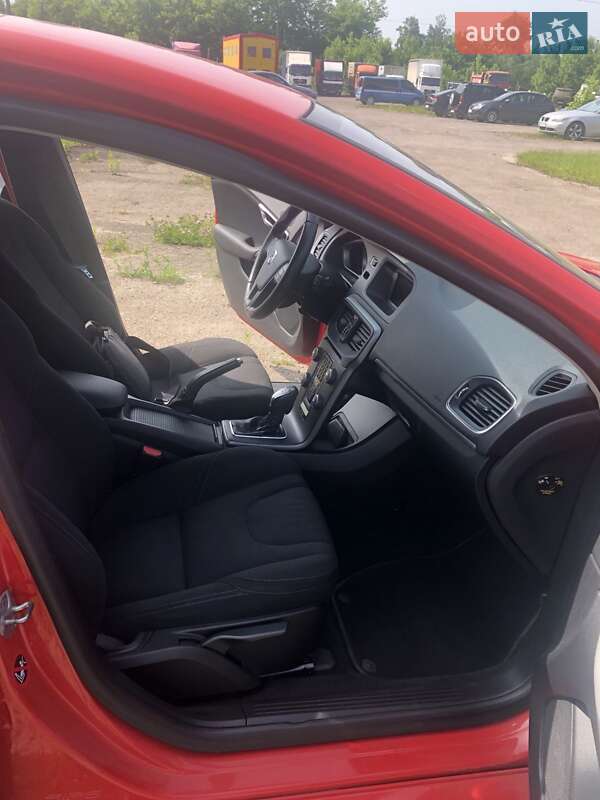 Хэтчбек Volvo V40 2013 в Львове
