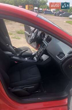 Хэтчбек Volvo V40 2013 в 