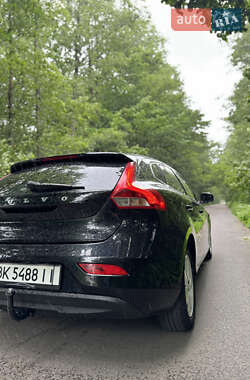 Хэтчбек Volvo V40 2014 в 