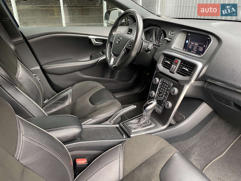 Хэтчбек Volvo V40 2017 в Киеве
