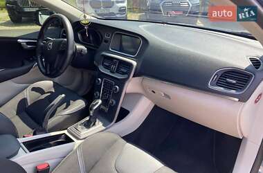 Хэтчбек Volvo V40 2013 в 