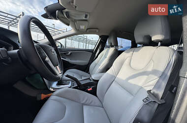 Хэтчбек Volvo V40 2017 в 