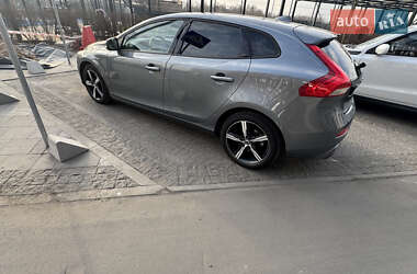 Хэтчбек Volvo V40 2017 в 