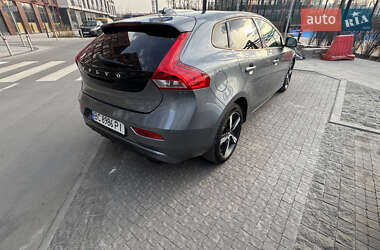 Хэтчбек Volvo V40 2017 в 
