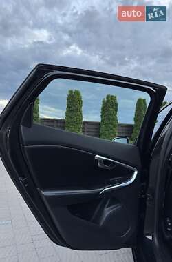 Хэтчбек Volvo V40 2013 в 