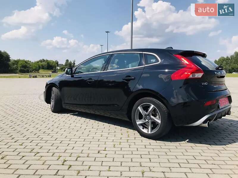 Хэтчбек Volvo V40 2015 в Львове