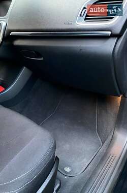 Хэтчбек Volvo V40 2014 в 