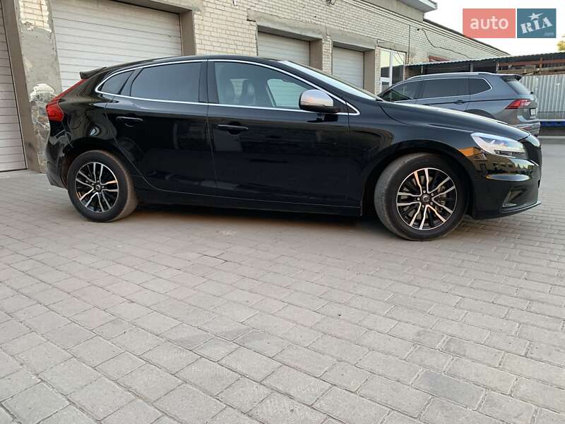 Хетчбек Volvo V40 2019 в Бродах