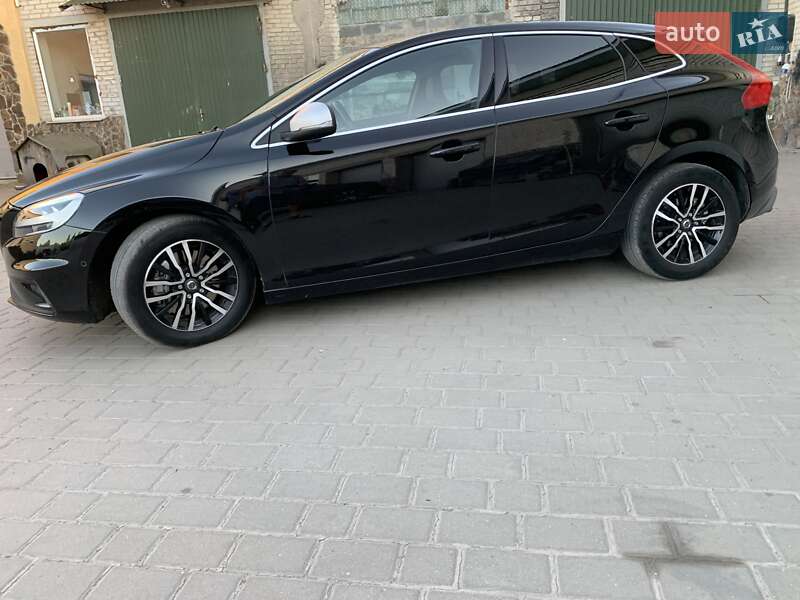 Хетчбек Volvo V40 2019 в Бродах