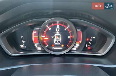 Хэтчбек Volvo V40 2019 в 