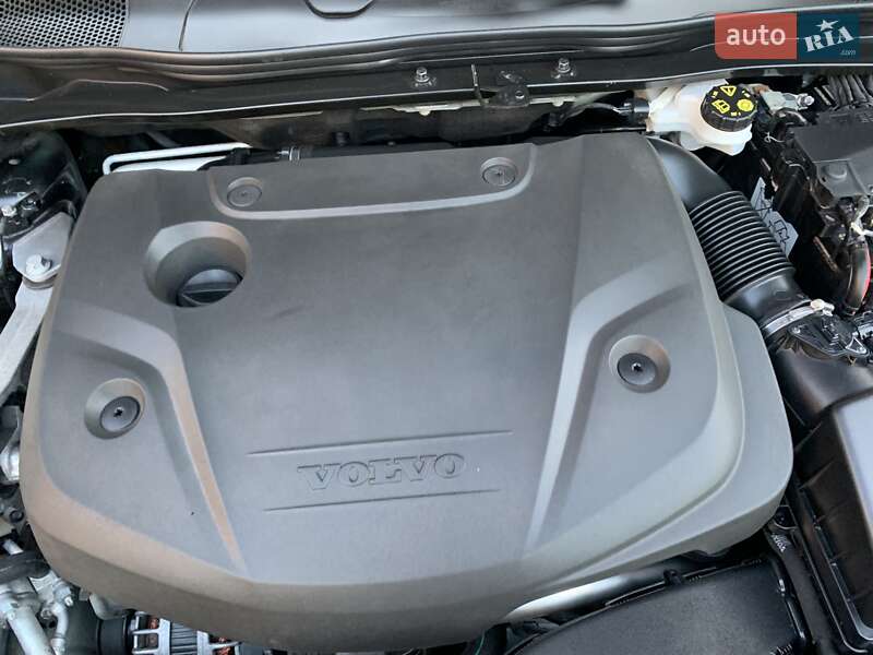 Хетчбек Volvo V40 2019 в Бродах
